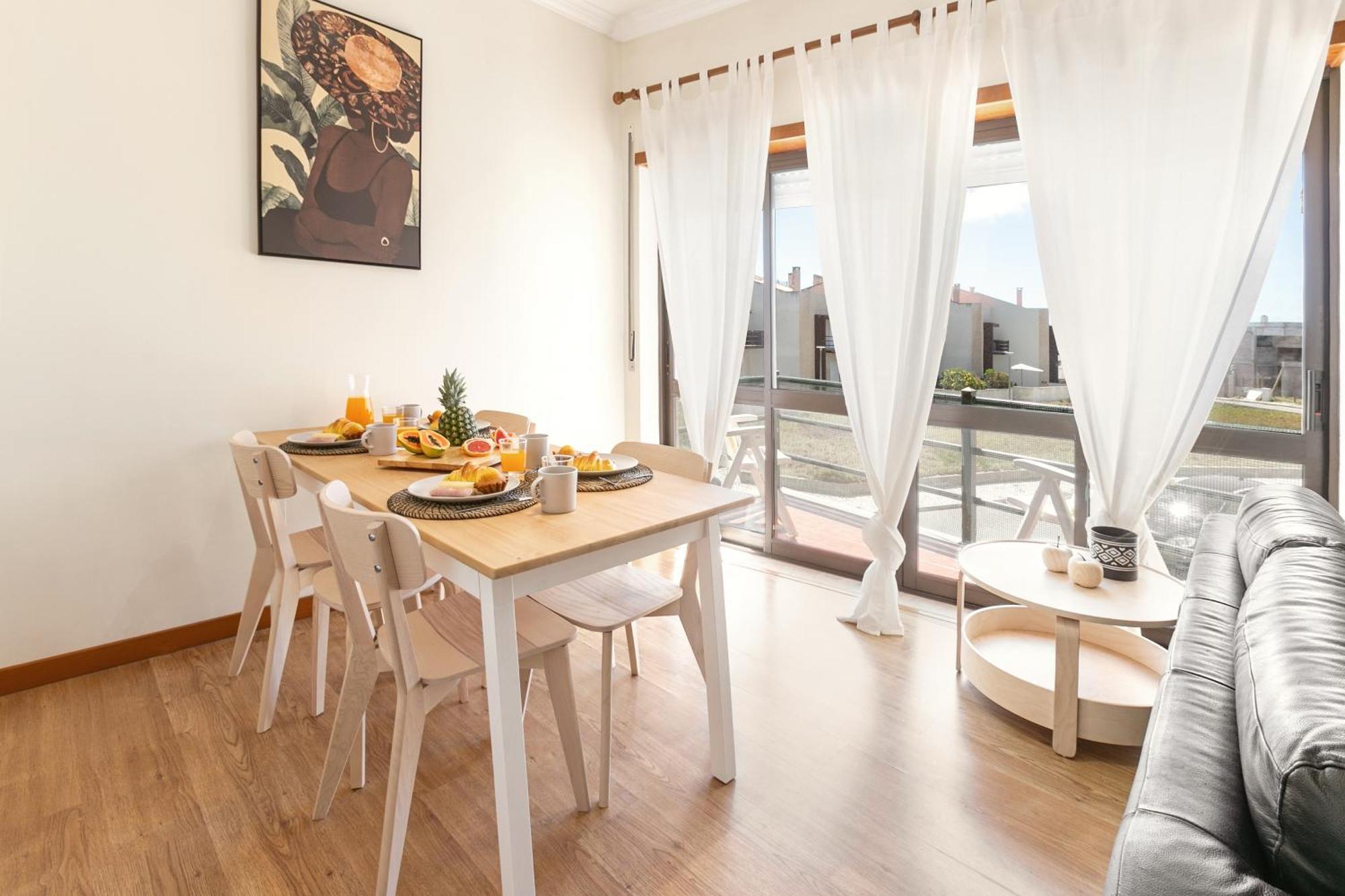 Seaside Deluxe Flat Peniche